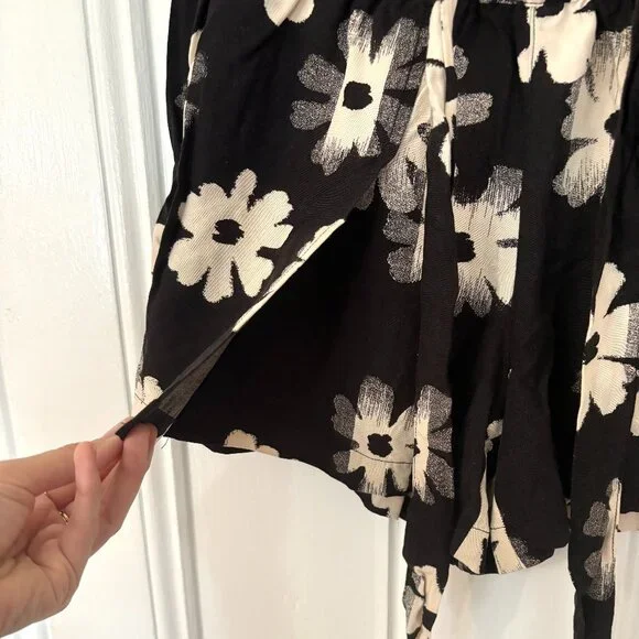 Like New Madewell Drapey Pull-On Shorts in Ikat Floral, Size XS - Picture 5 of 6